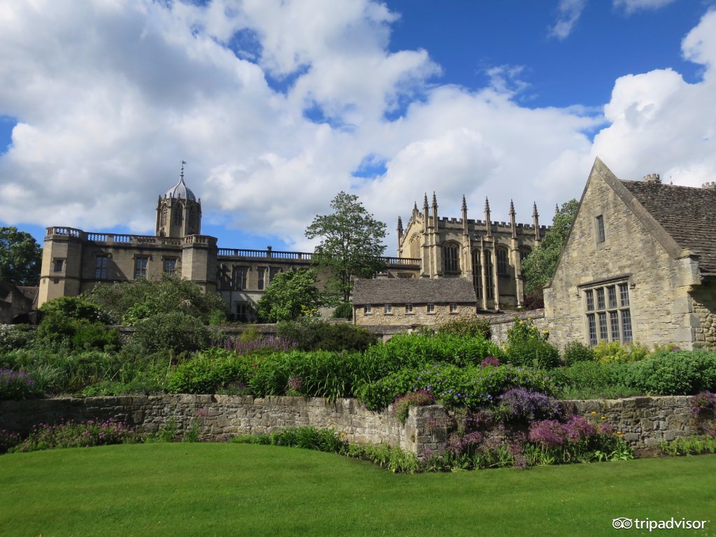 买魔杖、骑扫帚、喝黄油啤酒，去这些14个地方做巫师吧！