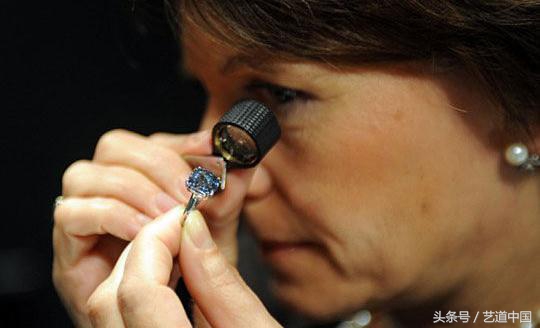 鉴定钻石真假的最快方法,鉴定真假钻石最简单的方法