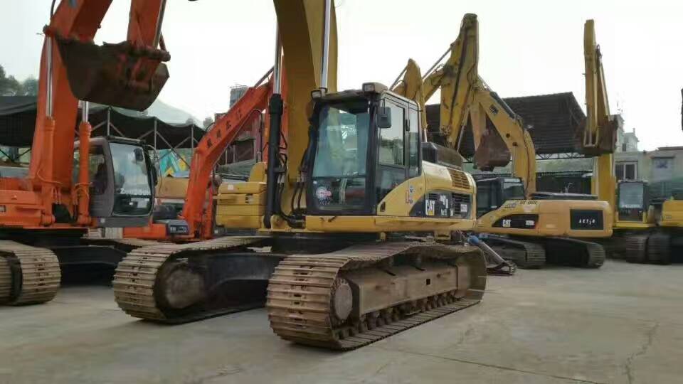 二手挖掘机现场实拍,二手挖掘机直击现场