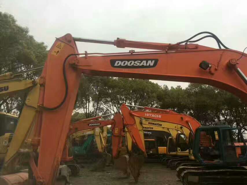 二手挖掘机现场实拍,二手挖掘机直击现场