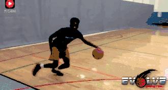 新手运球过人技巧,新手胯下运球的基本功