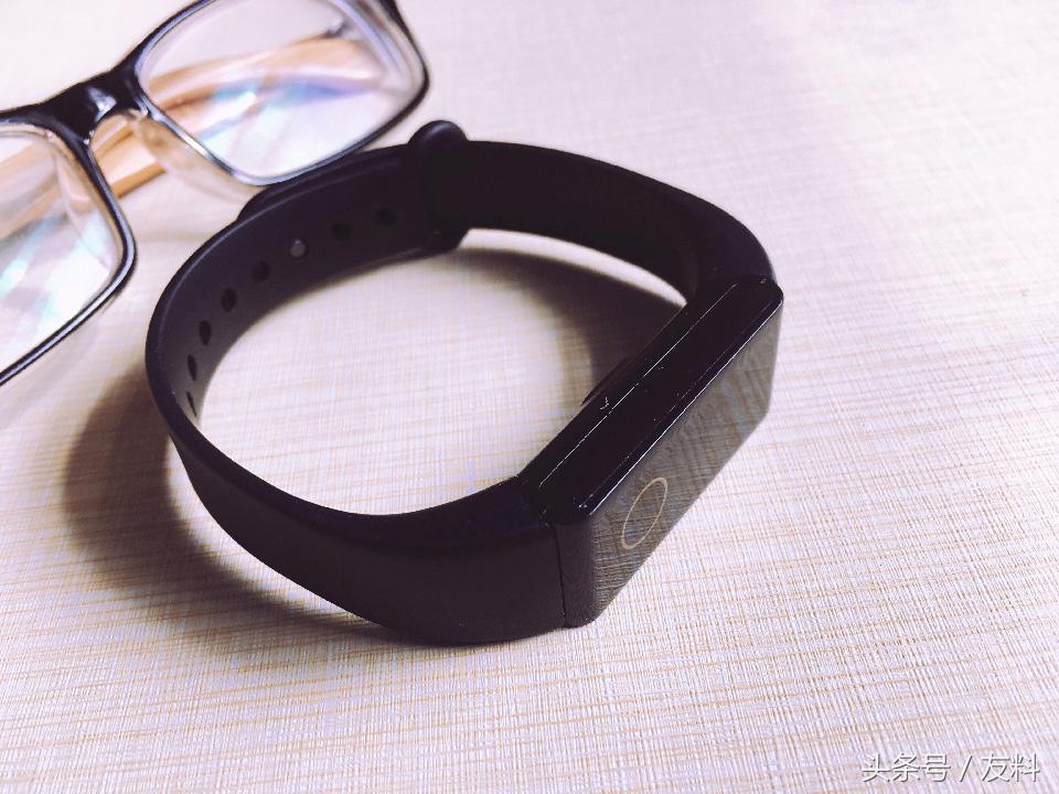 跨界拉卡拉手环好用吗,拉卡拉手环b3