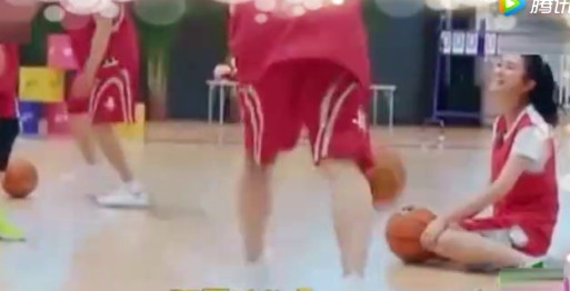 鹿晗和热巴的热情互动,鹿晗对热巴的感动瞬间