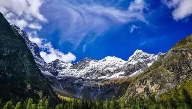 李贝贝的“贵族”足球队来阿坝州了,靓丽足球宝贝精彩助阵