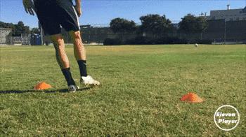 足球怎么练习自己非惯用脚长传,足球长传贴地斩训练方法