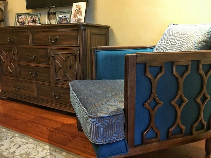 旋转楼梯别墅中空客厅新中式,旋转阳台沙发轻奢