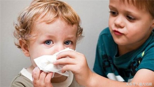 宝宝夏天流清鼻涕打喷嚏怎么办,宝宝夏天流鼻涕怎么回事