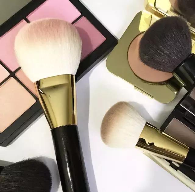 用清洁工具洗化妆刷,比马桶都脏的化妆刷到底怎么洗