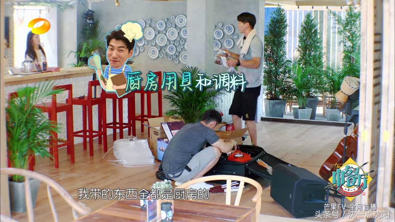 赵薇黄晓明还是在一起了,还开了一家骨骼清奇的中餐厅!