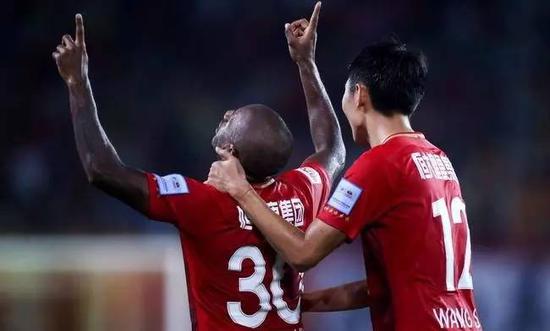 穆里奇回归恒大球迷完整视频,穆里奇回归恒大视频