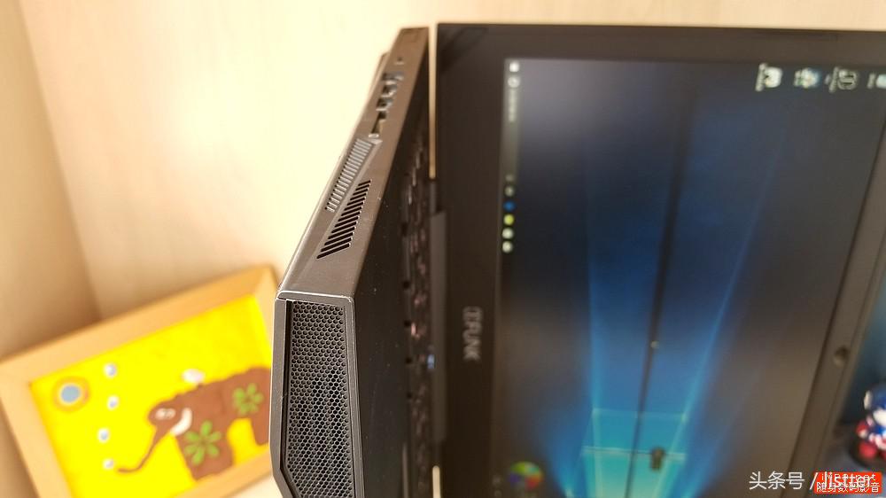 这款IFUNKS游戏本必须关注，性能霸道还自带机械键盘