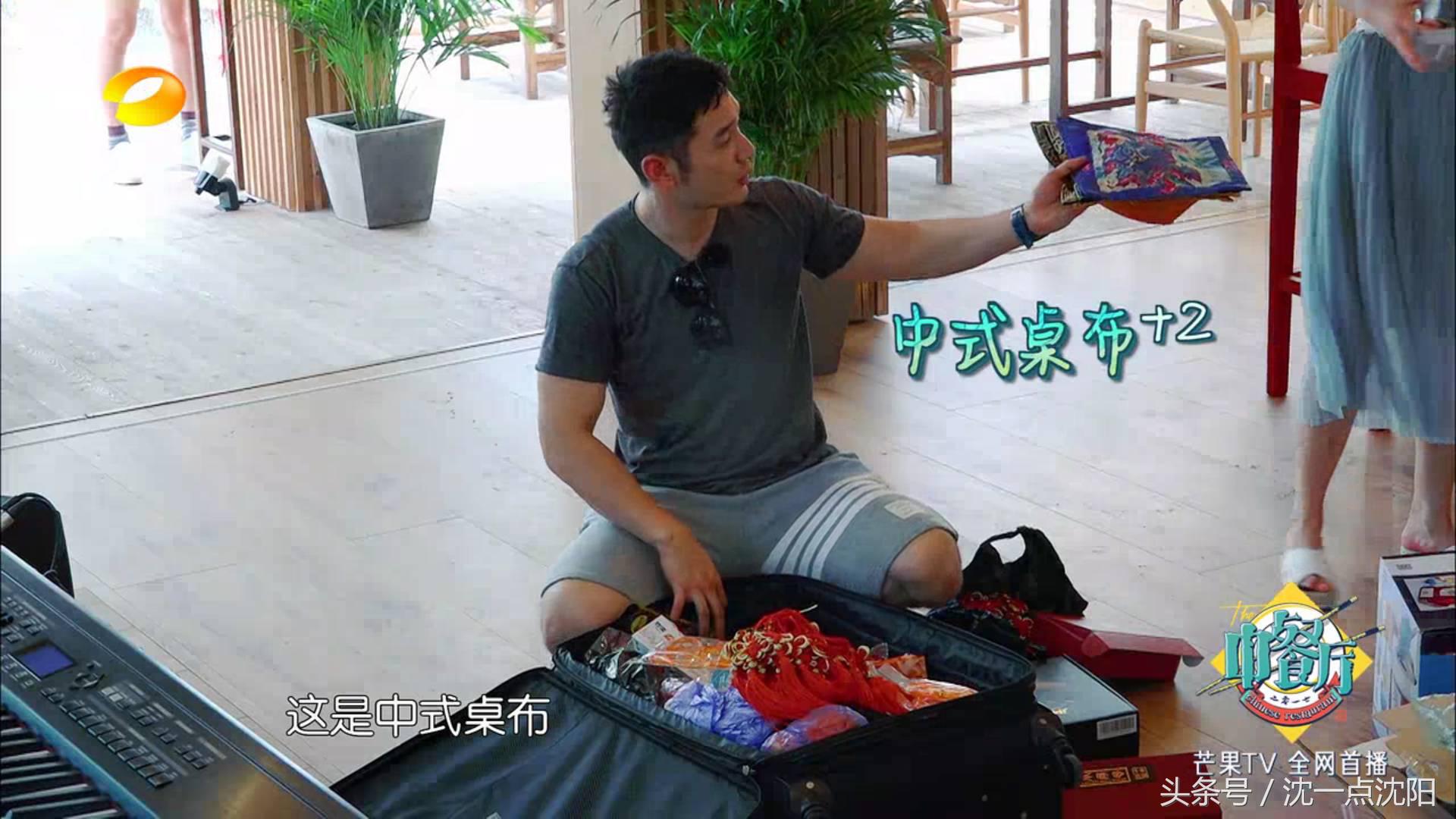 赵薇黄晓明还是在一起了,还开了一家骨骼清奇的中餐厅!