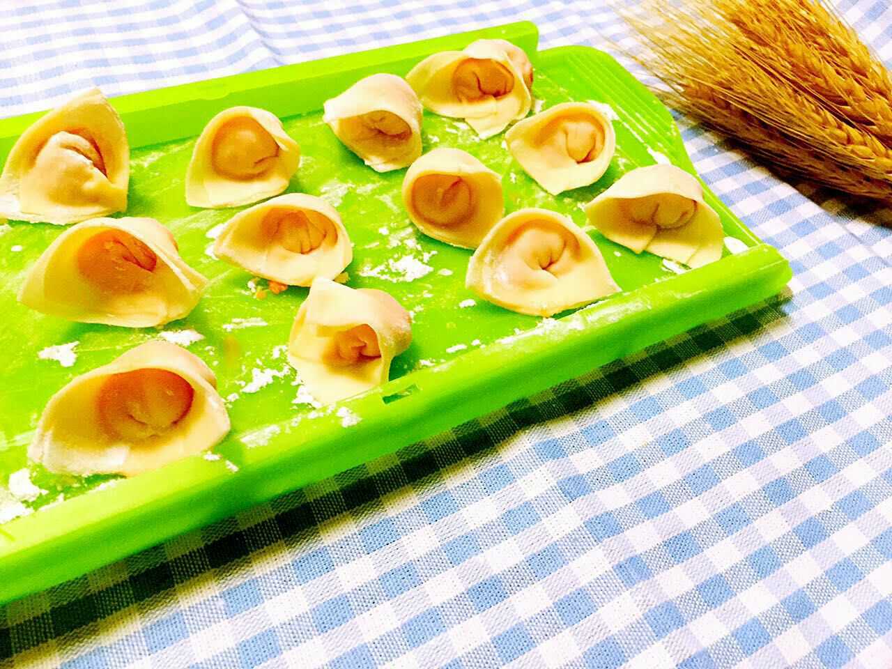 宝宝小馄饨辅食馄饨皮,馄饨辅食怎么调又鲜又嫩