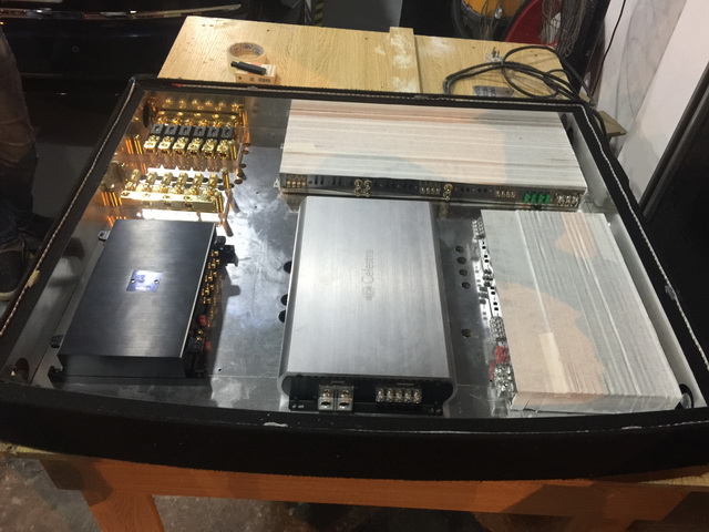 12款宾利欧陆音响改造,街拍新款宾利欧陆音响