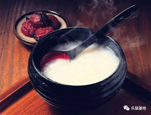 尽管经历了千百年,但你依然不能抵挡砂锅的醇香诱惑