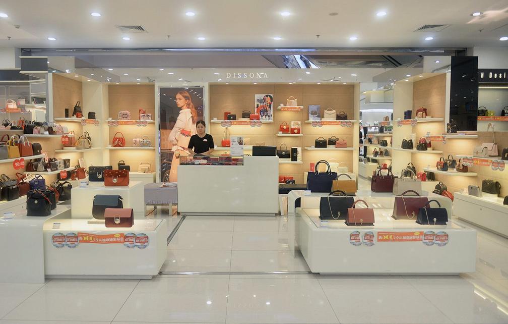 夏季旅游攻略中必不可少的装备,在南坪商都可以一站备齐