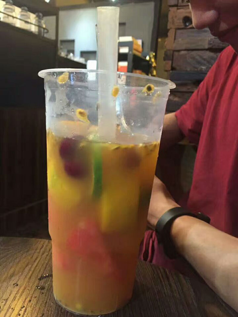 学校附近开奶茶店能赚钱吗,学校附近的奶茶店