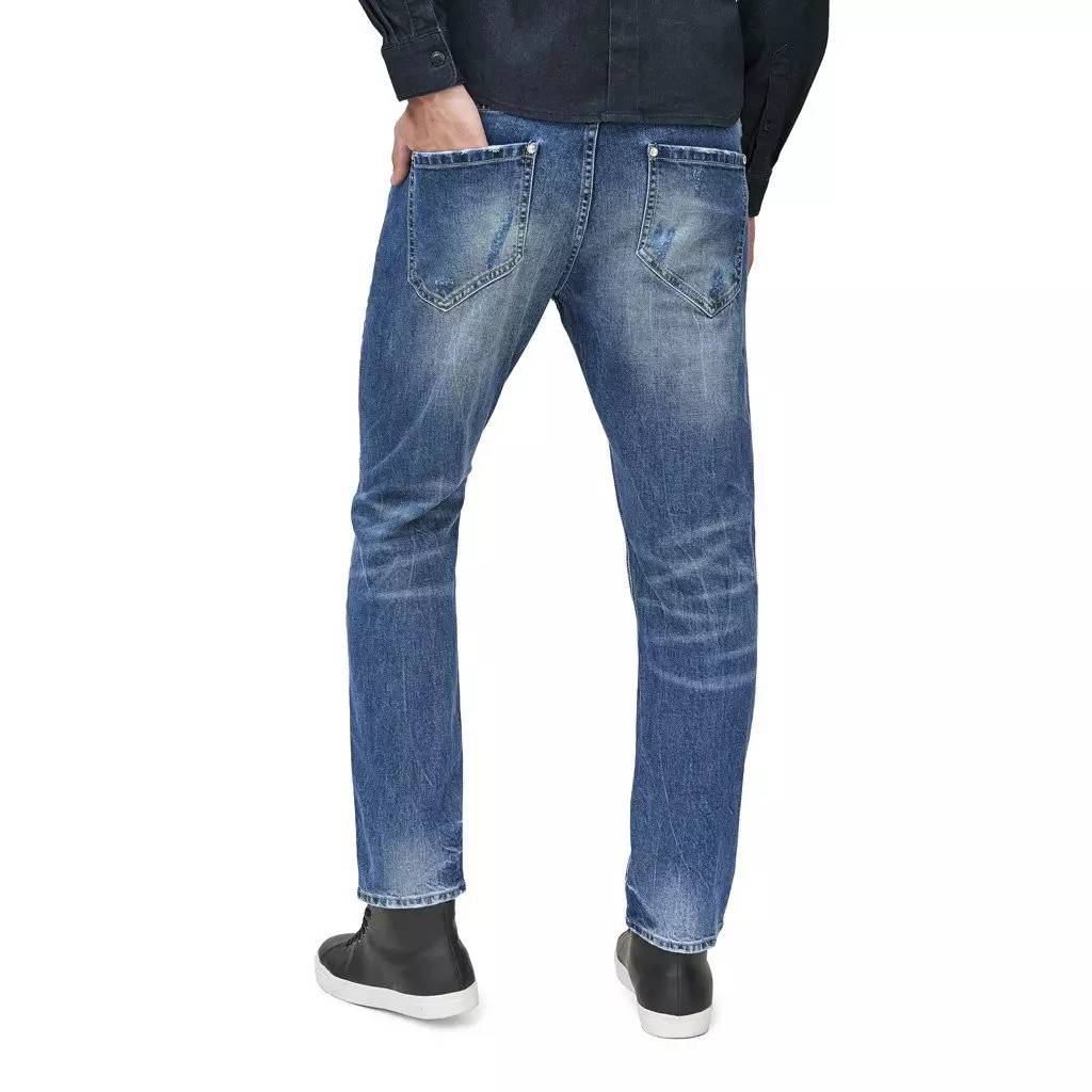 别争了，至少在牛仔裤这件事上，C罗肯定比梅西强