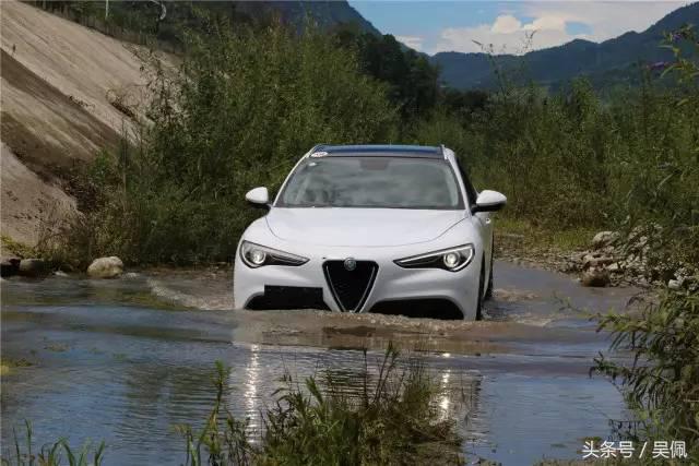 阿尔法罗密欧stelvio赛道版试驾,stelvio阿尔法罗密欧试驾