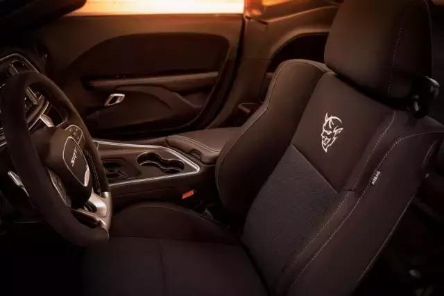 道奇的挑战者除了地狱猫，还有一台叫恶魔的