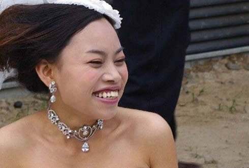 网上买牙套矫正牙齿靠谱吗,拼多多的牙套能矫正牙齿吗