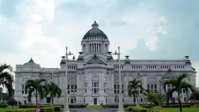 一路向北浪漫美丽的夏季,一路向南从冬天到夏天