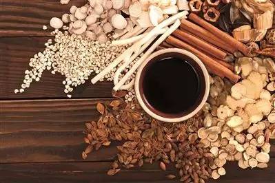 怀孕也会来姨妈会掉血块吗,怀孕也会来月经的吗