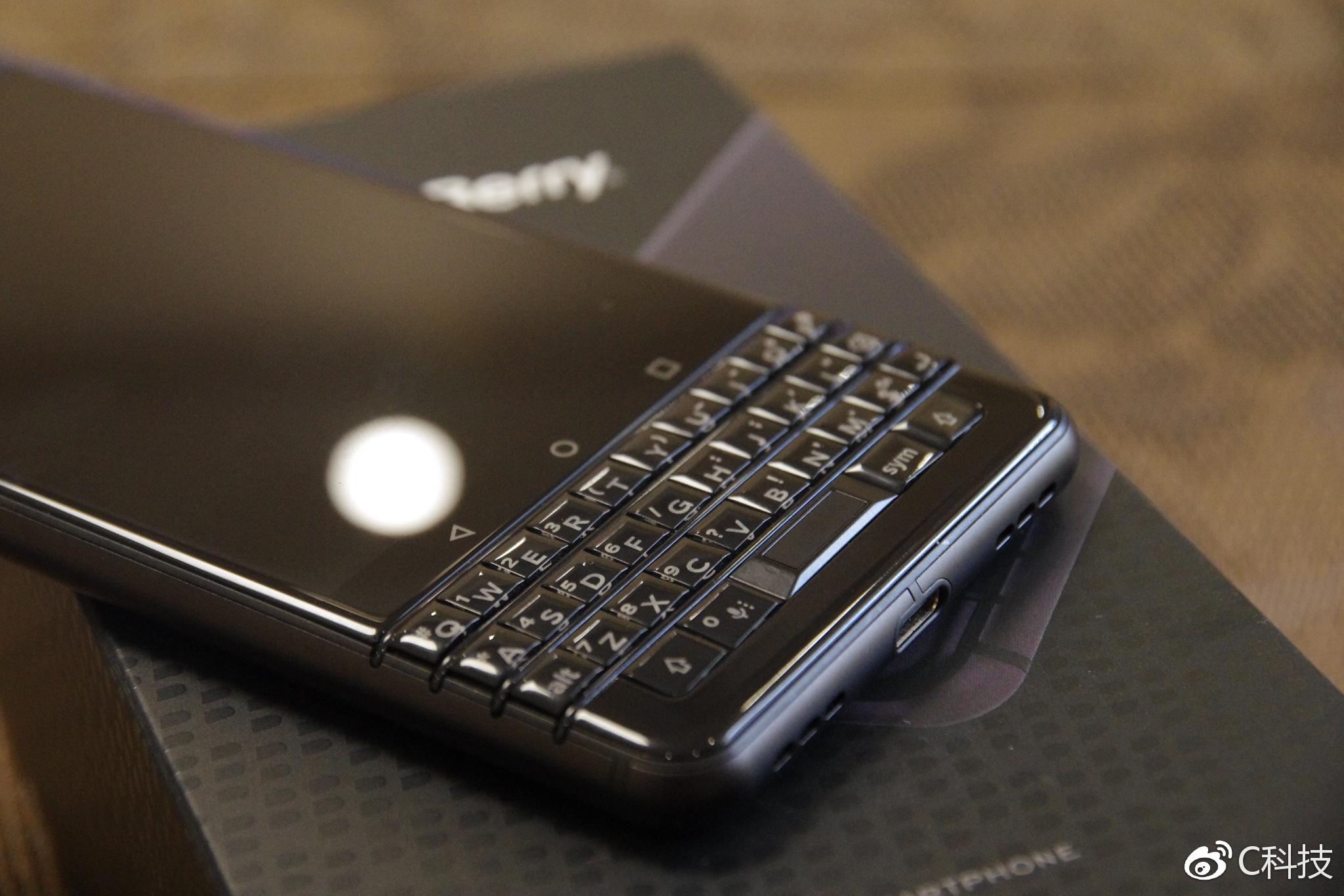 当安全、商务遇见Android国行黑莓KEYone评测