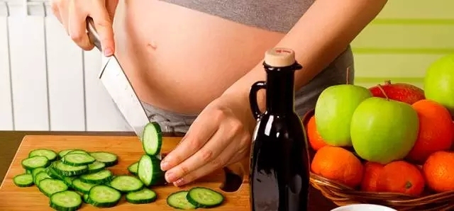 橄榄油有营养但这样吃大错特错,橄榄油怎么吃最合理呢