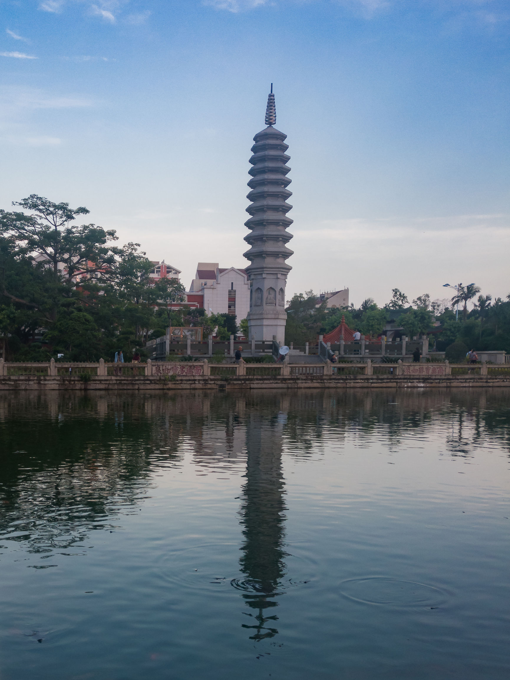 手机旅拍：厦门大学南门外的南普陀寺