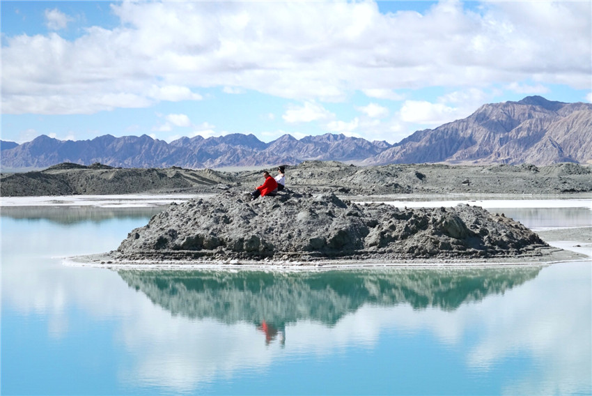 大柴旦翡翠湖美的像仙境,美丽的大柴旦翡翠湖宛如仙境