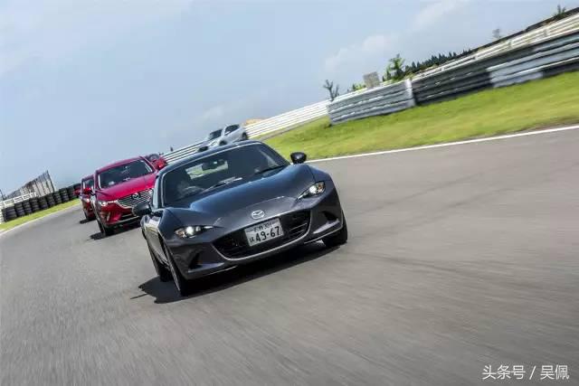 2022款马自达cx-5黑骑士试驾,马自达cx-5和次世代马自达3怎么选