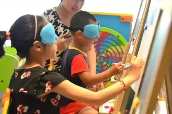 儿童快乐阅读绘画,幼儿园简单的阅读绘画