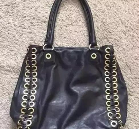 蟒蛇皮包如何保养护理,怎样护理皮具包包