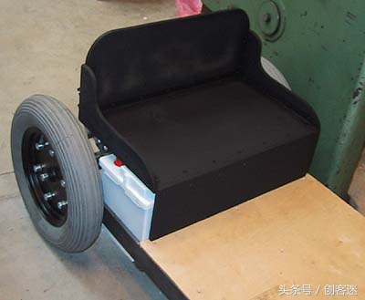 小伙自己动手做迷你电动四轮车,四轮电动小车简易制作