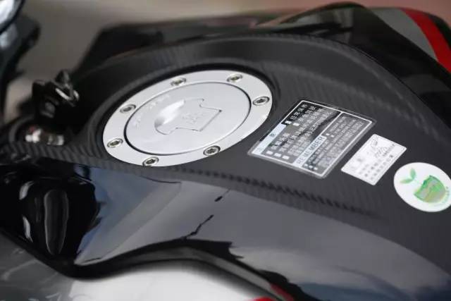 五羊本田猛鸷cb190x有时钟显示吗,猛鸷190对比新大洲本田cb190x