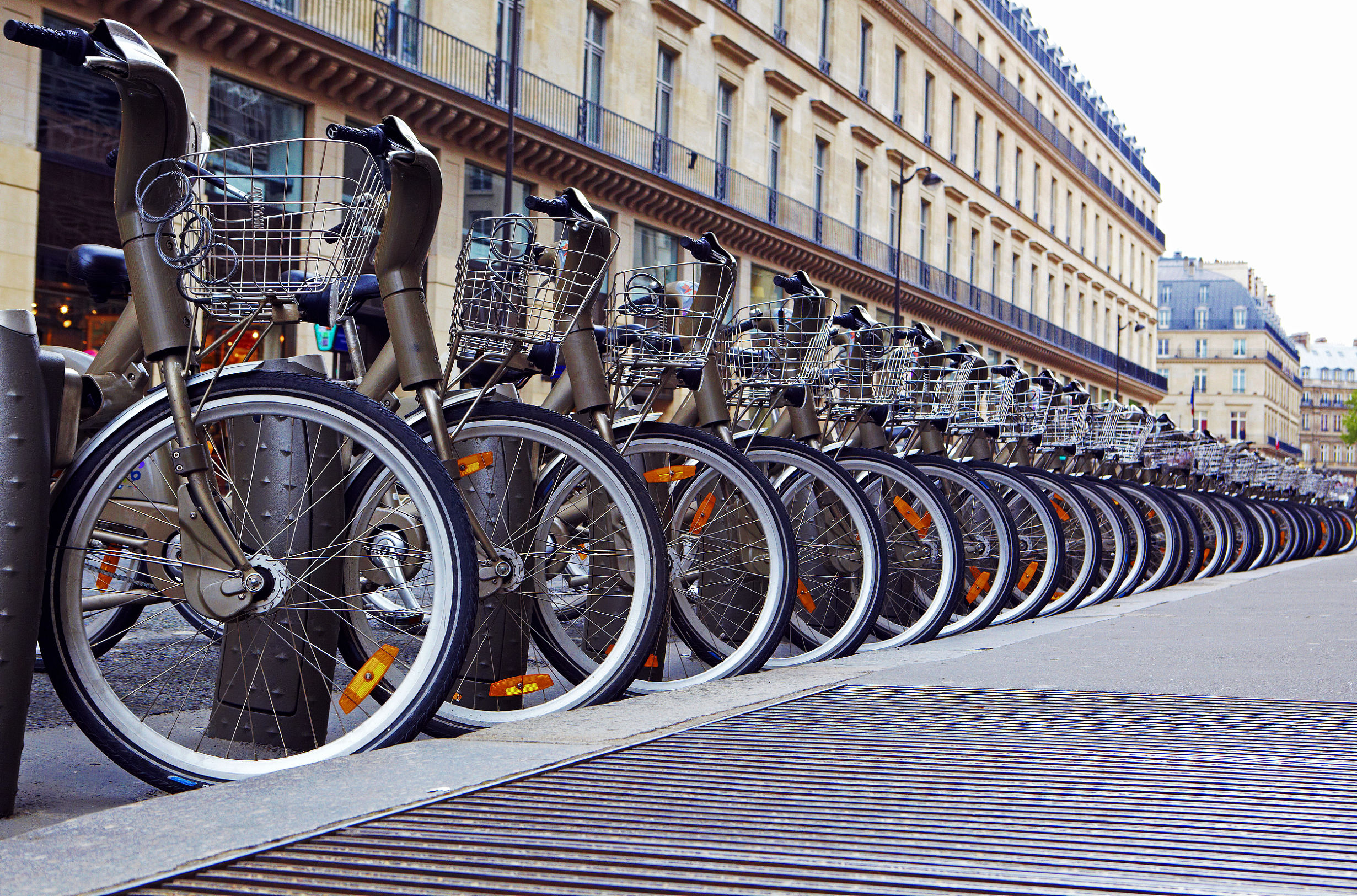 共享单车再生变：多地叫停投放，小公司生存前景堪忧