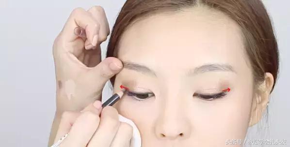 短发扎马尾好看的发型简单,短发发型怎么扎简单好看低马尾