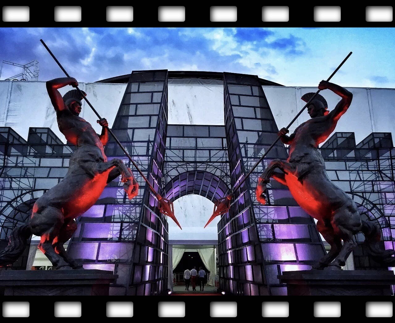 鸟巢见，魔幻巨制现场版电影，马秀特洛伊，堪比战狼2