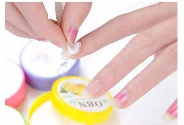 如何正确卸除美甲饰品？新手美甲师必看！