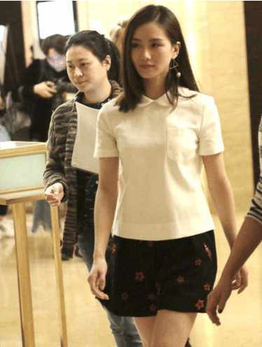 同样穿“尿不湿”短裤，周冬雨被吐槽，赵丽颖却被赞时尚