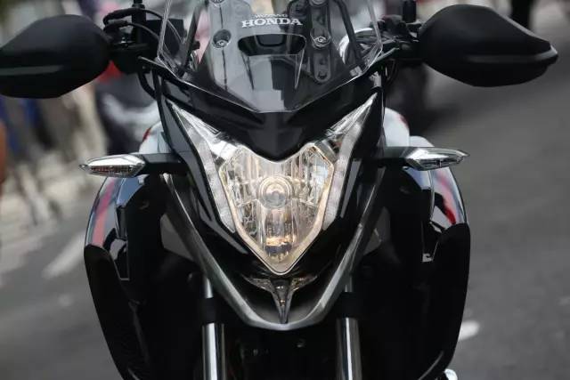 五羊本田猛鸷cb190x有时钟显示吗,猛鸷190对比新大洲本田cb190x