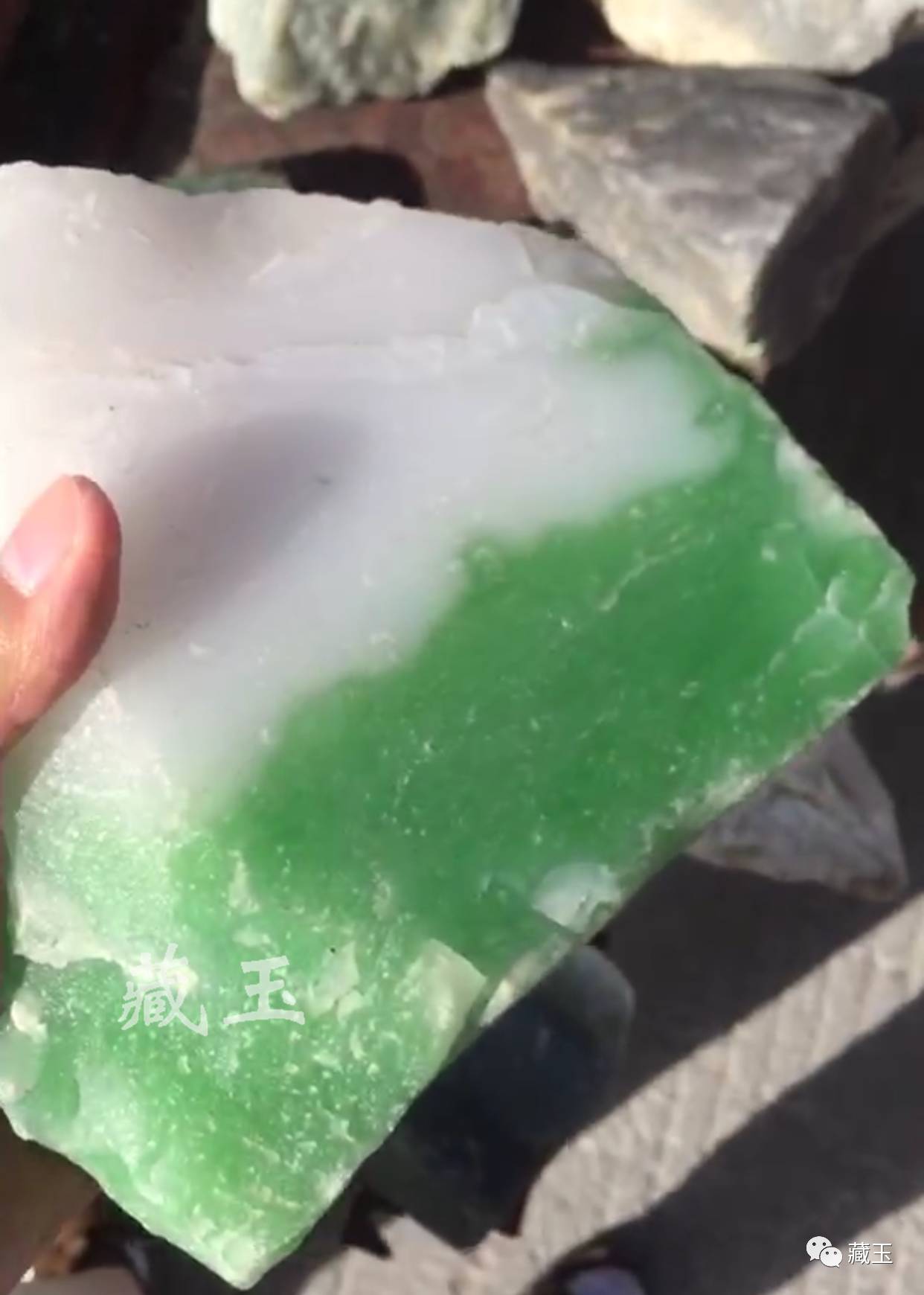 如何判断假翠青和田玉,精品翠青玉石造假