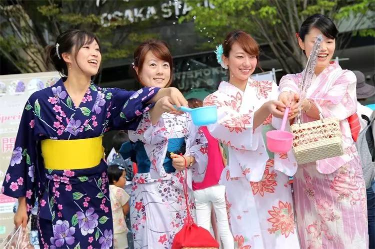 浴衣日本夏天一道亮丽的风景线,夏天去哪里洗浴最好