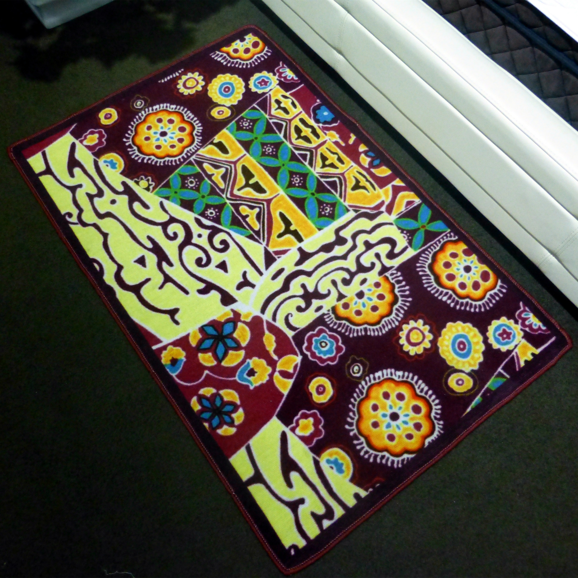 地毯放门里还是门外,店铺地毯是放门外还是放屋里