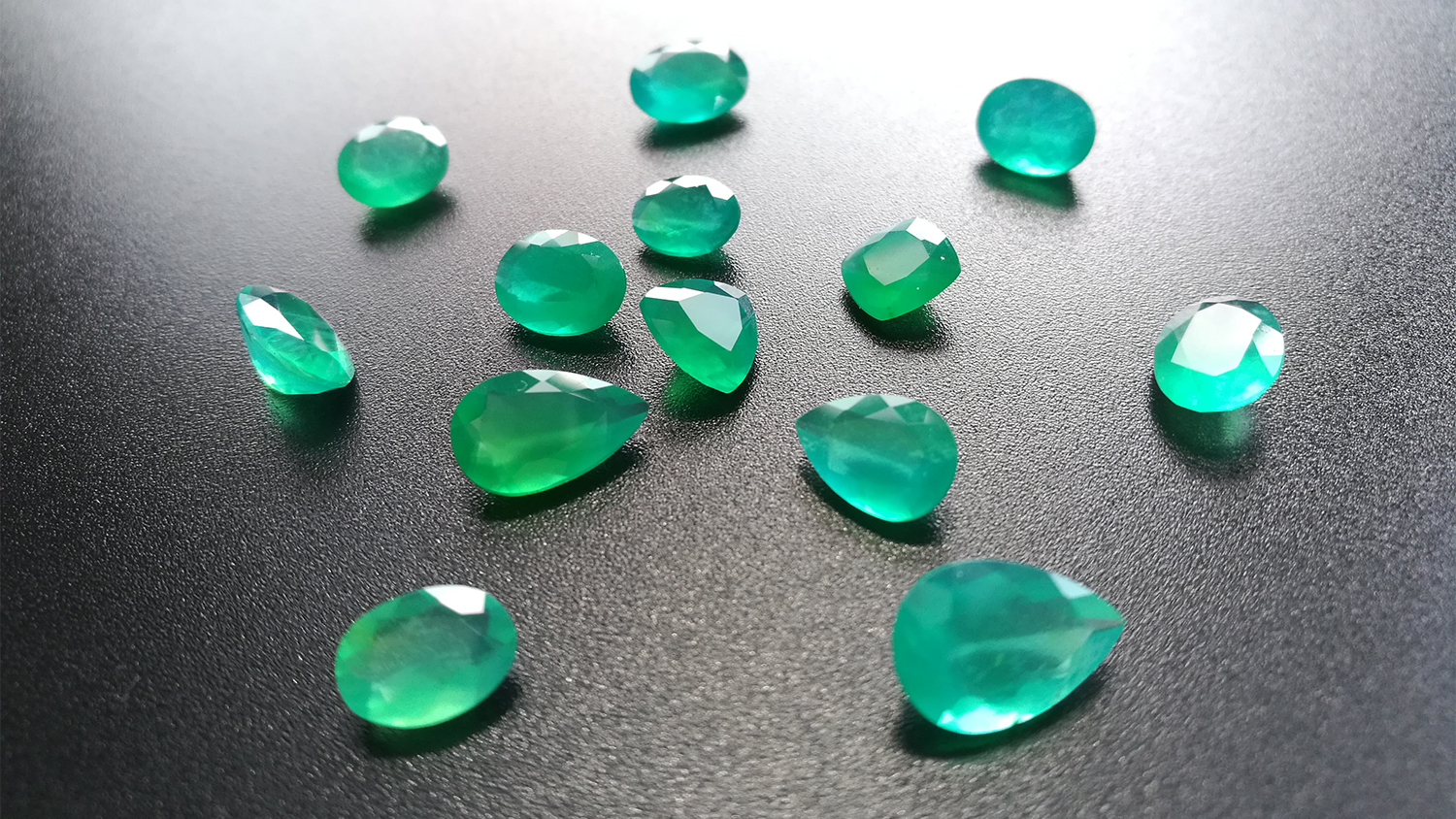 宝石类的股票,宝石概念股龙头股