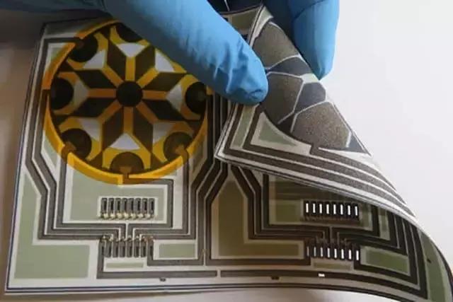 用口水激活的纸片电池，以后手机没电吐口唾沫就行？