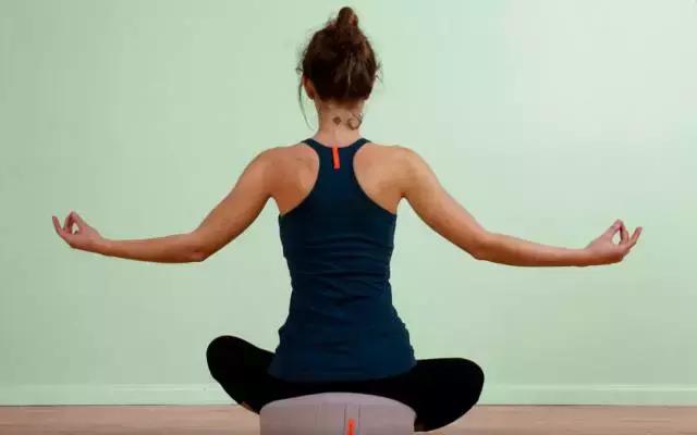 伏案工作怎么缓解颈背疼,长期伏案的人怎么缓解