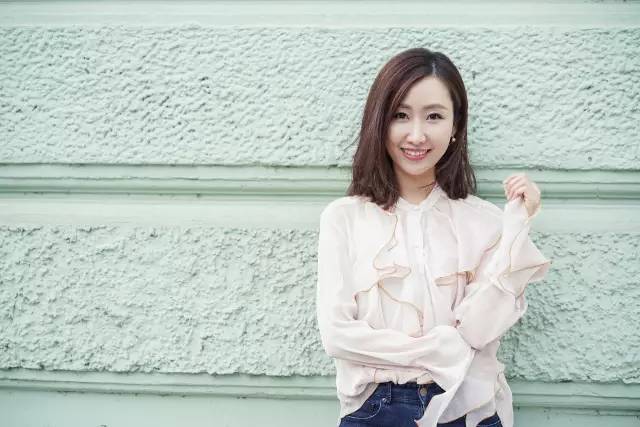 整牙戴的粉色的牙套,整牙给人带来的变化