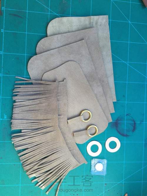 每个女孩子都要有个金锁,每个女孩都会带一个包吗